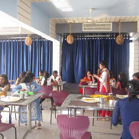Hotel Chithra Kanyakumari Esterno foto
