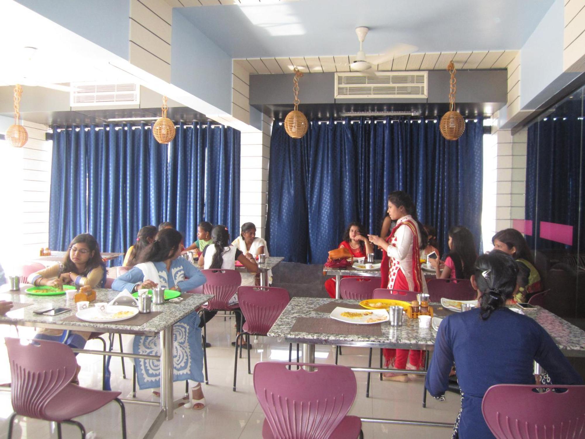 Hotel Chithra Kanyakumari Esterno foto